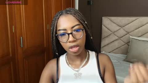 Snapshot of raqueljones_ chatting on 10.06.25 Raquel online show from 10.06.25