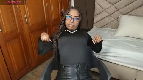 Snapshot of raqueljones_ chatting on 10.07.25 Raquel online show from 10.07.25