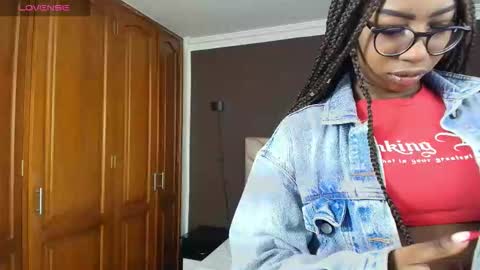 Snapshot of raqueljones_ chatting on 10.16.25 Raquel online show from 10.16.25