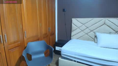 Snapshot of raqueljones_ chatting on 10.23.25 Raquel online show from 10.23.25