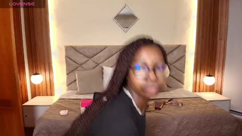 Snapshot of raqueljones_ chatting on 05.06.26 Raquel online show from 05.06.26