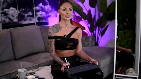 Raquelle online show from 03.09.26