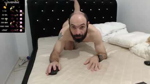 RaulWildBoy27 online show from 10.12.25