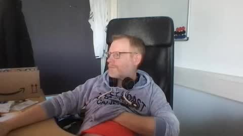 Raunchy me online show from 12.15.25