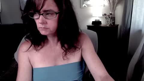 Snapshot of raven_feathers chatting on 06.14.26 Roxanneredlight59 online show from 06.14.26