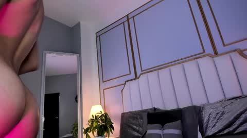 raven_jade_ online show from 02.02.25