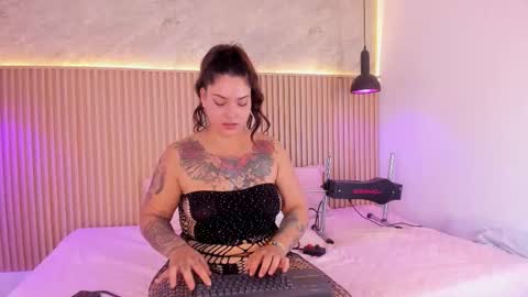 Snapshot of raven_noctis_ chatting on 02.18.26 Raven online show from 02.18.26