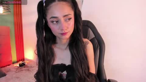 Snapshot of raven_smith_ chatting on 06.19.26 raven_smith_ online show from 06.19.26