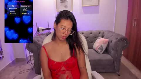 Snapshot of raven_stonee chatting on 09.30.25 Raven online show from 09.30.25