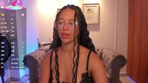 Snapshot of raven_stonee chatting on 10.27.25 Raven online show from 10.27.25