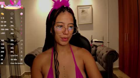 Snapshot of raven_stonee chatting on 11.02.25 Raven online show from 11.02.25