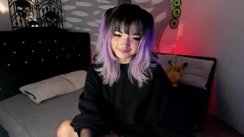 Snapshot of ravencollen chatting on 10.23.25 ravencollen online show from 10.23.25