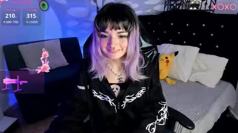 Snapshot of ravencollen chatting on 10.31.25 ravencollen online show from 10.31.25