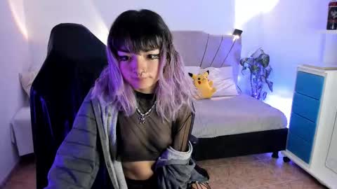 Snapshot of ravencollen chatting on 11.03.25 ravencollen online show from 11.03.25