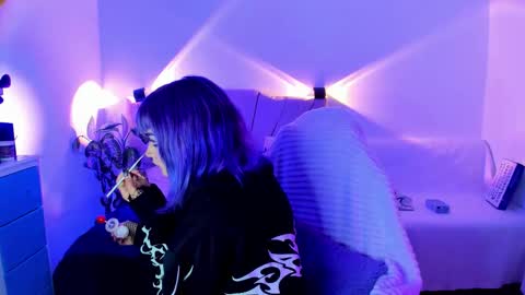 Snapshot of ravencollen chatting on 12.02.25 ravencollen online show from 12.02.25