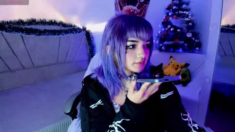 Snapshot of ravencollen chatting on 12.13.25 ravencollen online show from 12.13.25