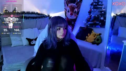 Snapshot of ravencollen chatting on 12.15.25 ravencollen online show from 12.15.25