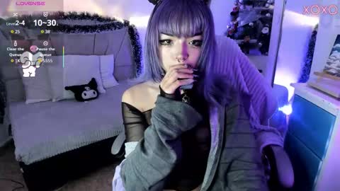 Snapshot of ravencollen chatting on 12.16.25 ravencollen online show from 12.16.25