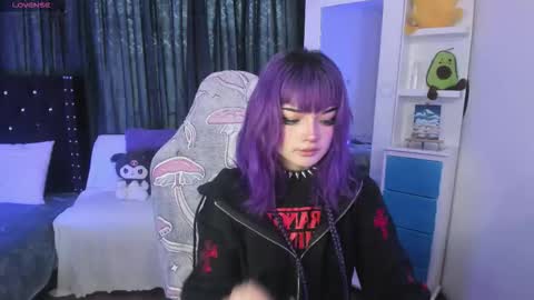 Snapshot of ravencollen chatting on 02.17.26 ravencollen online show from 02.17.26