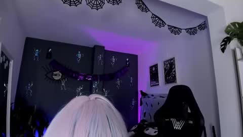 Snapshot of ravenwitch_ chatting on 10.03.25 Raven Witch online show from 10.03.25