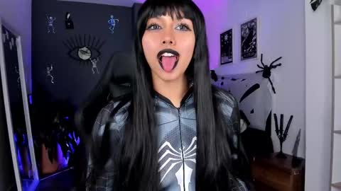 Snapshot of ravenwitch_ chatting on 10.16.25 Raven Witch online show from 10.16.25