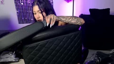 Snapshot of ravenwitch_ chatting on 04.30.26 Raven Witch online show from 04.30.26