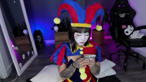 Snapshot of ravenwitch_ chatting on 06.12.26 Raven Witch online show from 06.12.26