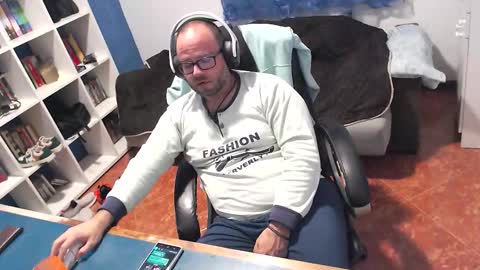 ravingr3d3 online show from 11.12.25