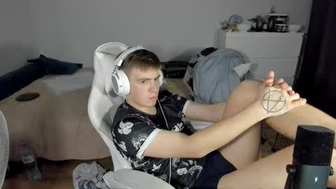 Snapshot of ray_hill chatting on 10.03.25 Ray online show from 10.03.25