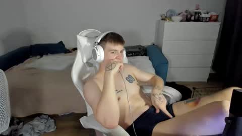 Snapshot of ray_hill chatting on 10.10.25 Ray online show from 10.10.25