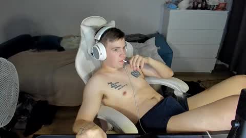 Snapshot of ray_hill chatting on 10.13.25 Ray online show from 10.13.25