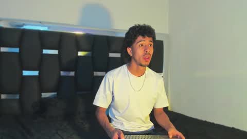 Snapshot of raydevil_ chatting on 01.18.26 Rayn online show from 01.18.26