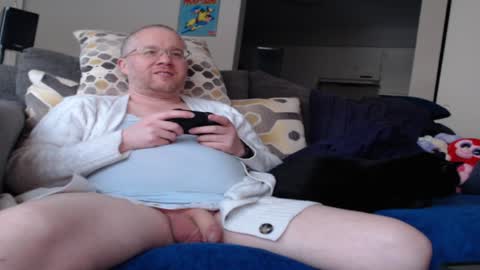 Snapshot of raymondsun chatting on 01.05.25 Sunshine Ray online show from 01.05.25