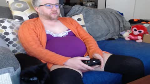 Snapshot of raymondsun chatting on 10.12.25 Sunshine Ray online show from 10.12.25