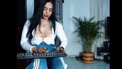 Snapshot of raysweet1 chatting on 12.13.24 RAY online show from 12.13.24