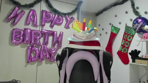 Snapshot of rea_winry chatting on 12.08.24 Rea online show from 12.08.24