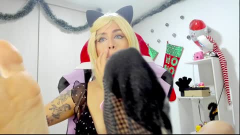 Snapshot of rea_winry chatting on 12.21.24 Rea online show from 12.21.24