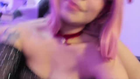 Snapshot of rea_winry chatting on 02.18.25 Rea online show from 02.18.25