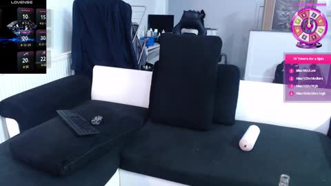 Snapshot of reallyman7 chatting on 03.11.25 Ask me online show from 03.11.25