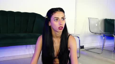 rebbeccaray online show from 11.26.25