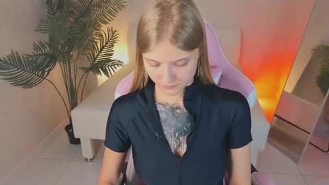 Snapshot of rebecca_caldwell chatting on 07.18.26 Rebecca Caldwell online show from 07.18.26