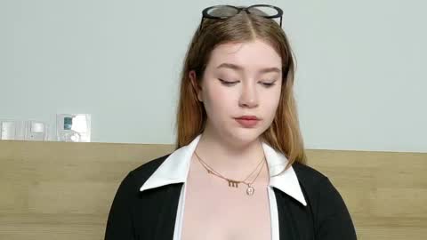 rebecca_lace online show from 09.18.25
