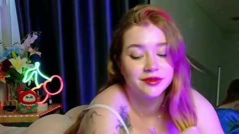 Snapshot of rebecca_lace chatting on 10.19.25 rebecca_lace online show from 10.19.25