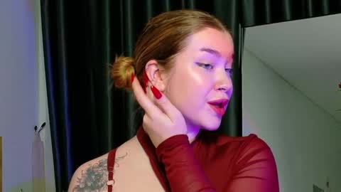 Snapshot of rebecca_lace chatting on 10.22.25 rebecca_lace online show from 10.22.25