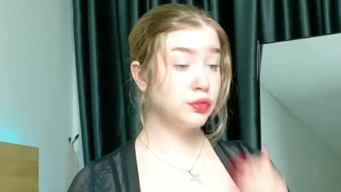 Snapshot of rebecca_lace chatting on 10.29.25 rebecca_lace online show from 10.29.25