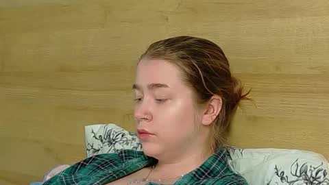 Snapshot of rebecca_lace chatting on 10.31.25 rebecca_lace online show from 10.31.25