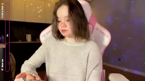 Snapshot of rebeccaniksoon chatting on 01.17.25 Rebecca Nikson online show from 01.17.25