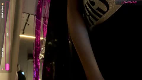 Snapshot of rebeccaniksoon chatting on 10.15.25 Rebecca Nikson online show from 10.15.25