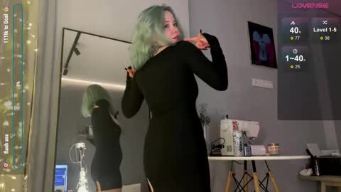 Snapshot of rebeccaniksoon chatting on 11.05.25 Rebecca Nikson online show from 11.05.25