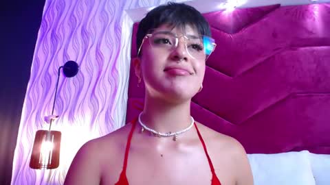 Snapshot of rebeka_baker chatting on 01.12.25 REBEKA online show from 01.12.25